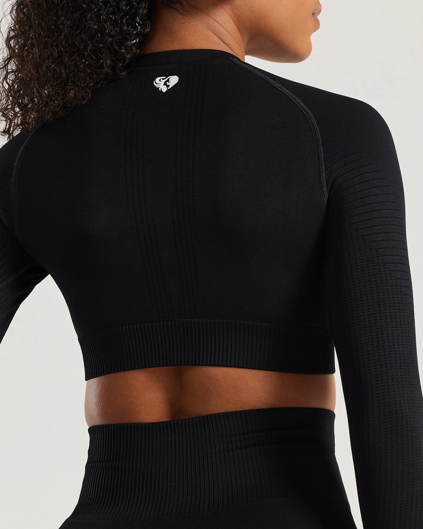 Power Seamless Long Sleeve Crop Top | Black - Image 3